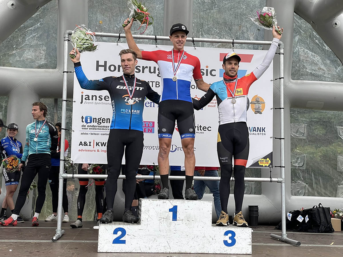 Tim Smeenge wint NK Mountainbike Marathon in Gasselte