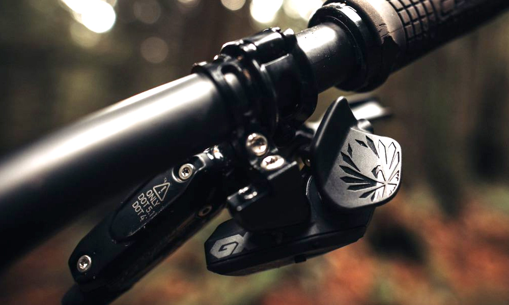 sram axs