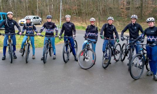 /sites/default/files/styles/article_list_xs/public/2019-06/Teamvoorstelling-2014-Team-Fietsshop-Uitgeest.jpg?itok=e1df3eKV